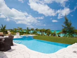 beach_and_pool_view