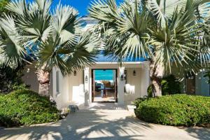 vacation-rental-photo_turks-and-caicos_tnc-mjn_villa-maryjane_mjnext01_desktop